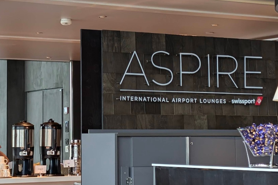 ヘルシンキ ヴァンター空港 Aspire Lounge 入口サイン