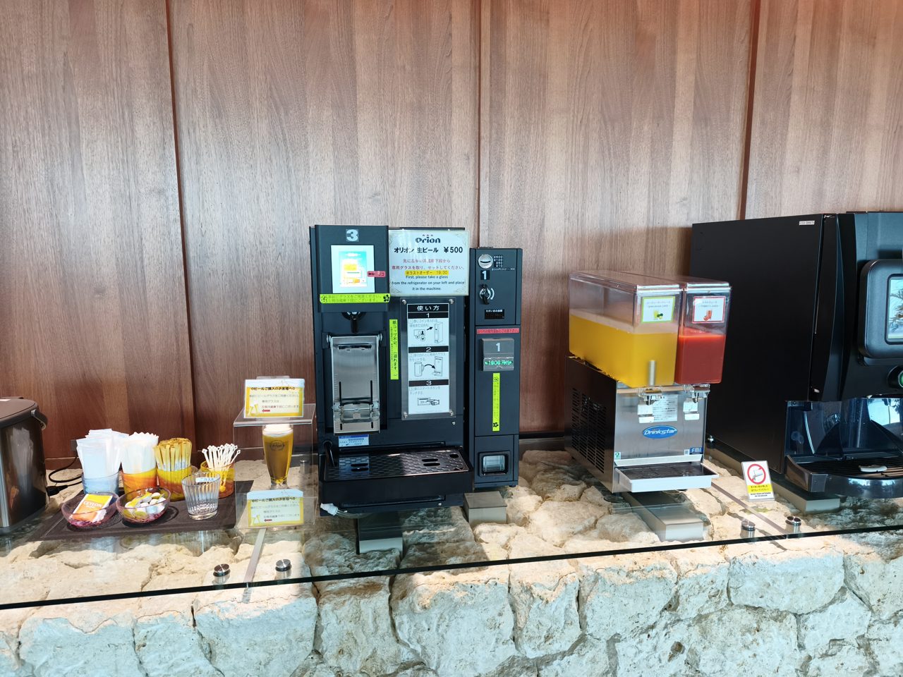 オリオン生ビールサーバーとジュースディスペンサー