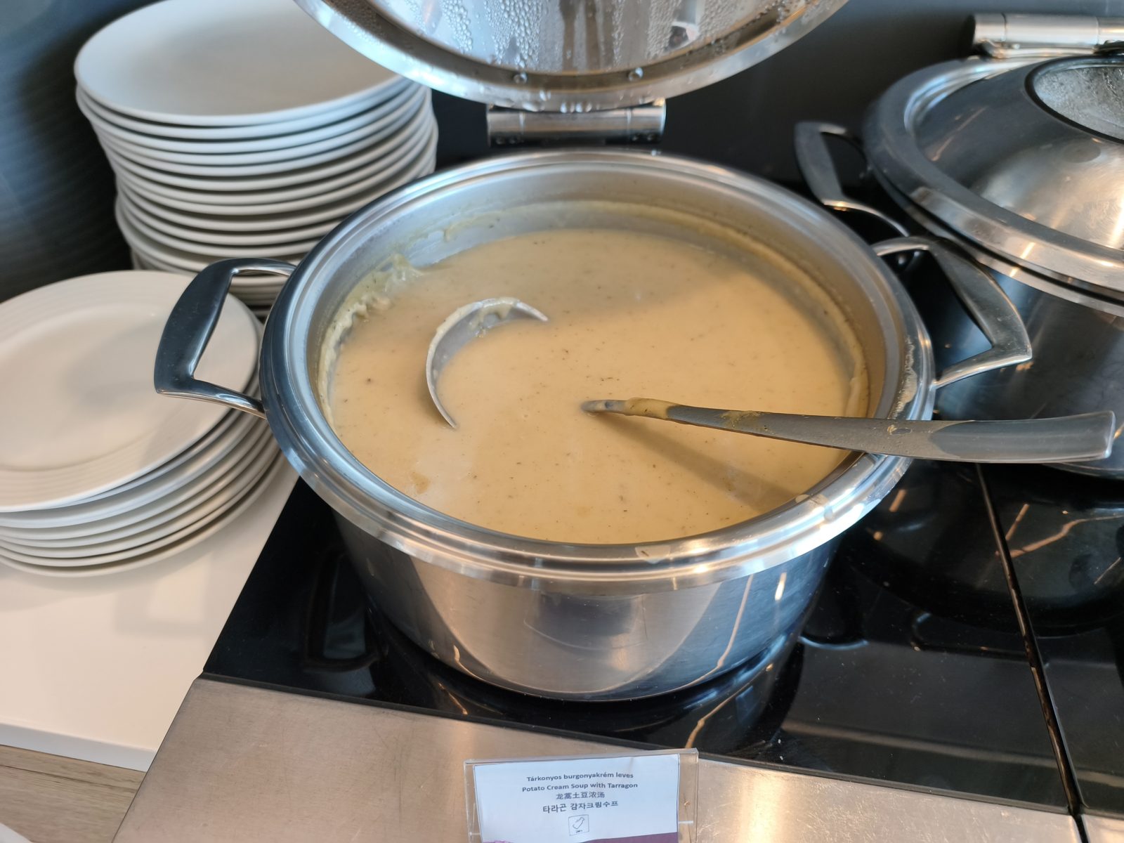 Plaza Premium Lounge（Non-Schengen）のじゃがいものクリームスープ