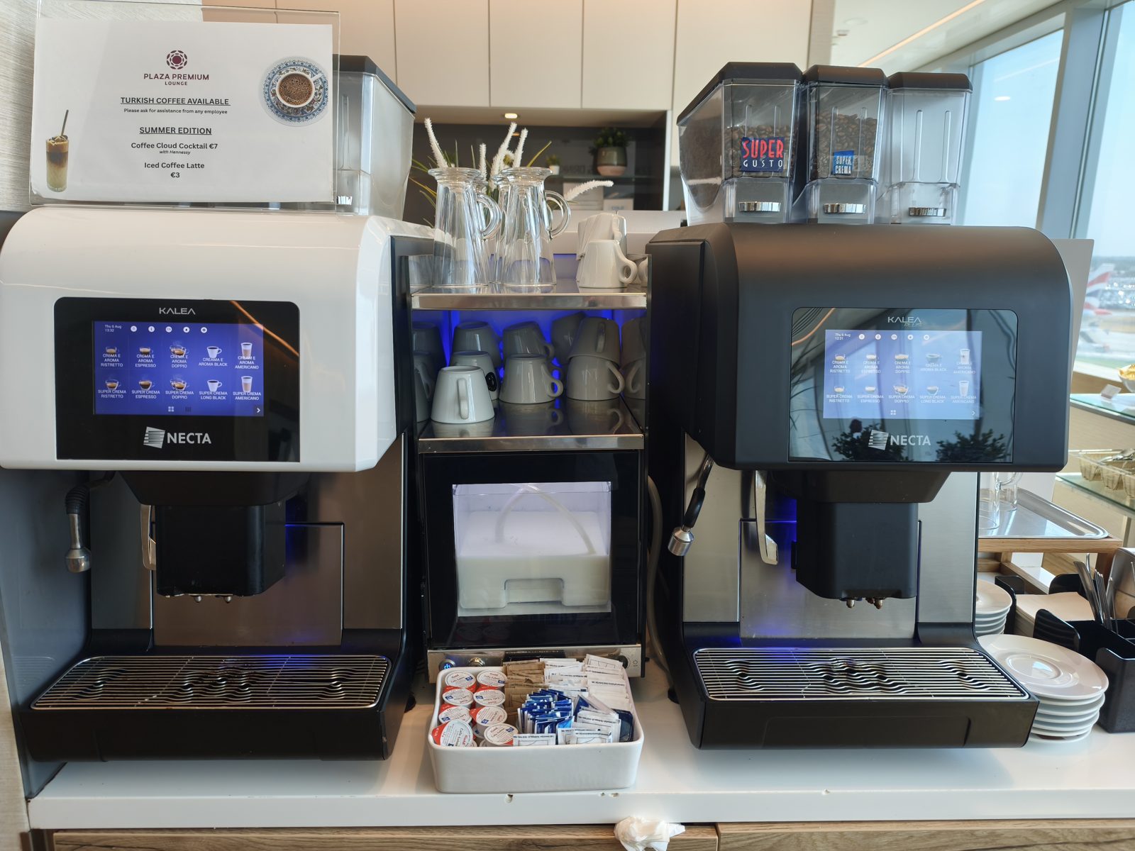 Plaza Premium Lounge（Non-Schengen）のコーヒーマシン
