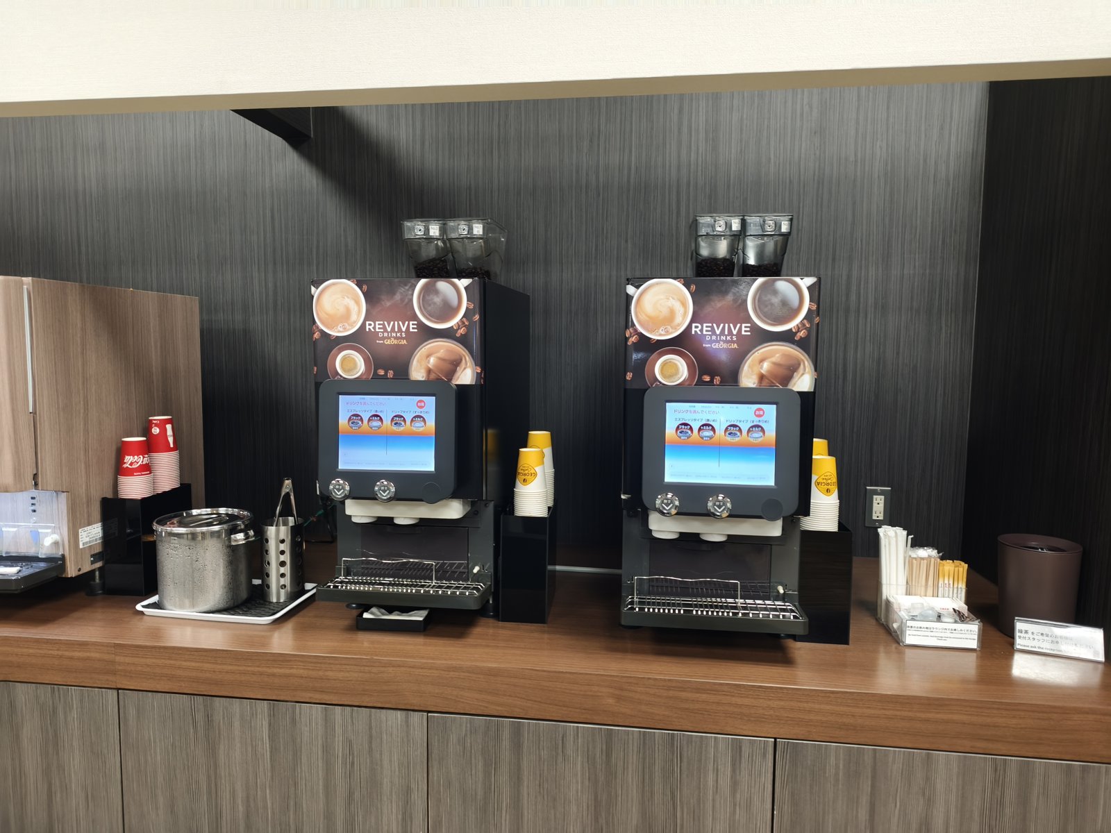 I.A.S.S Executive Lounge 2のコーヒーマシン2台